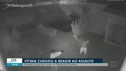 V Deo Criminoso Atira Contra V Tima V Rias Vezes E Arma Falha Durante