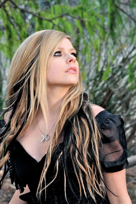 Avril Lavigne Alice Underground Her Eyes Are So Full Of Hope And