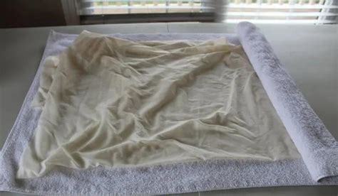 how to clean silk pillowcase