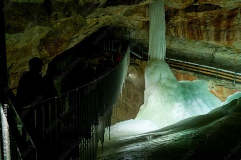 Foto De Dachstein Giant Ice Cave Austria Amazing Cave With Ice