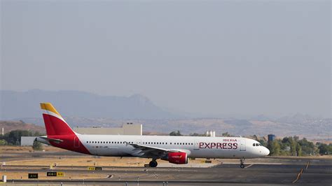 Iberia Express Cancela Seis Vuelos En El Octavo D A De La Huelga De Los Tcp