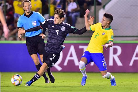 Brasil viene de atrás para vencer 2-1 a México y ganar Mundial Sub 17