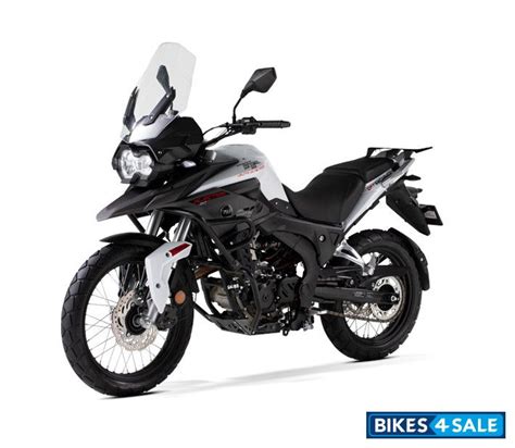 Akt Motos Tt Adventour Fi Motorcycle Price Specs And Features