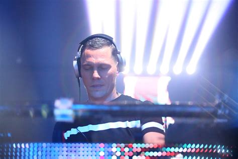 Tiesto Surprise-Releases New York-Inspired 'Clublife' Mix Album - Rolling Stone