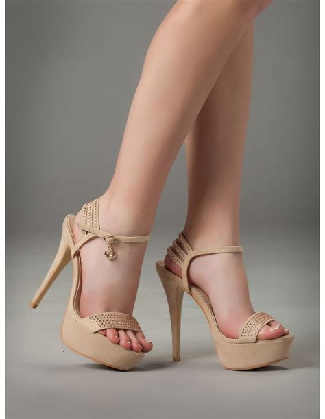 Sandalias Beige De Tac N Alto Con Plataforma Z En Tacones