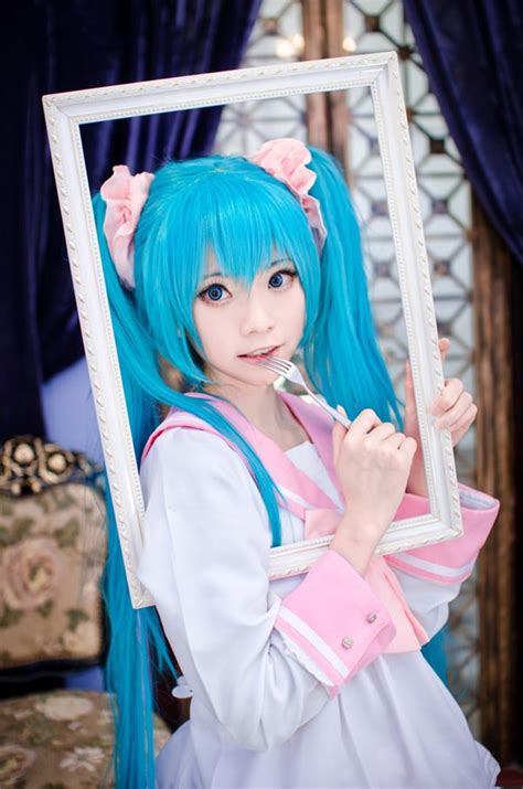 Hatsune Miku Cosplay Telegraph