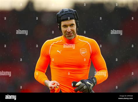 Arsenal Goalkeeper Petr Cech Stock Photo Alamy