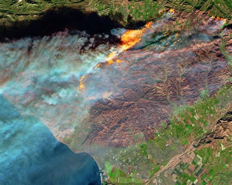 Blazing California wildfires seen by NASA, ESA from space - CNET