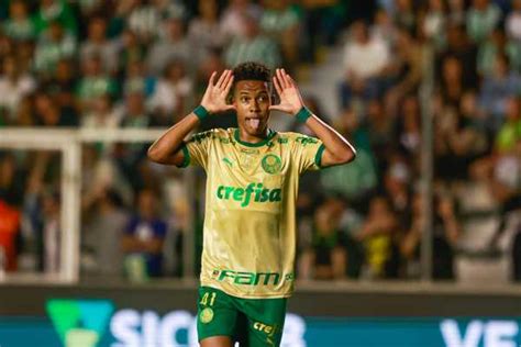 Neymar parabeniza Estêvão do Palmeiras por quebrar seu recorde