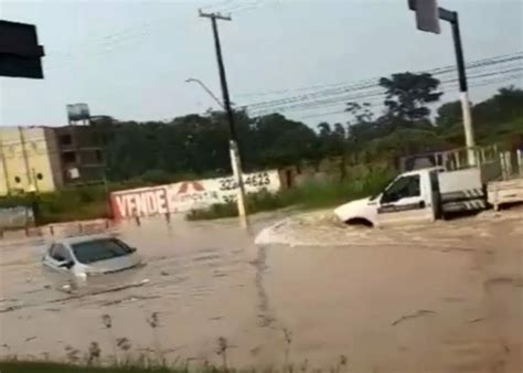 Forte Chuva Provoca Alagamento Em V Rios Pontos Da Capital Nesta Quarta