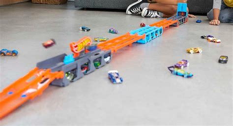 Hot Wheels Transporter Wyścigowy w GVG Samochód niskie ceny i opinie w Media Expert