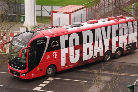 Schrecksekunde vor dem Nord Süd Schlager Bayern Bus wurde attackiert