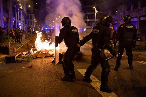 Las Imágenes Que Muestran Los Disturbios En Barcelona Por Las Nuevas