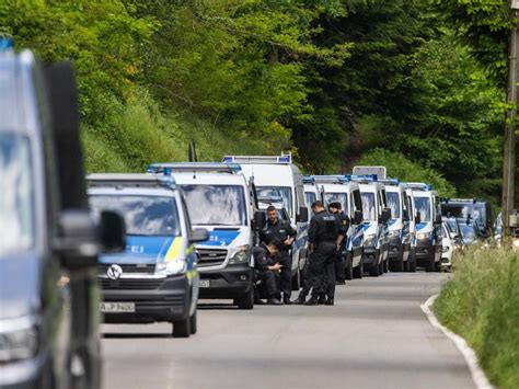 Wir Durchsuchen Seit Heute Morgen Neue Razzien Gegen Mutma Liche