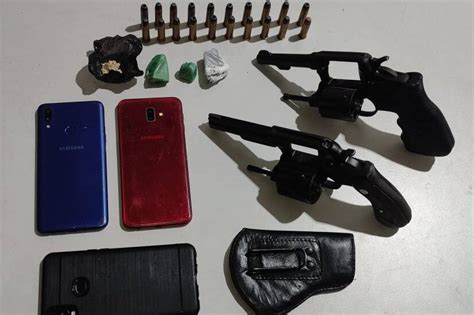 Após denúncia Polícia apreende armas drogas e munições em Boca de