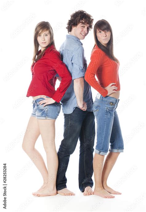 Trois Jeunes Amis Garçon Filles Posant Photos Adobe Stock