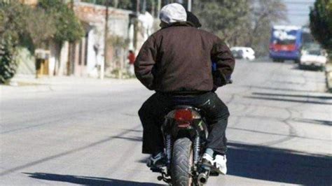 Ley Antimotochorros Provincia Prohíbe A Dos Personas En Una Moto