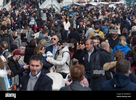 Mass Tourism Crowds Hi Res Stock Photography And Images Alamy