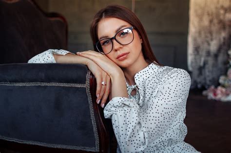 Model HD Brunette Glasses Woman HD Wallpaper Rare Gallery