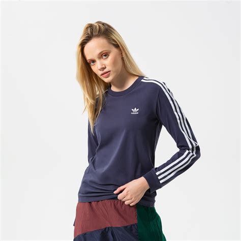 Für Einen Tagesausflug Schöne Frau Aufregend Adidas 3 Streifen