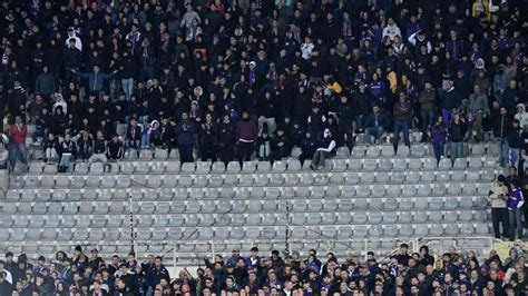 Fiorentina Curva Fiesole Chiusa Un Turno Per Cori Razzisti Ma Pena