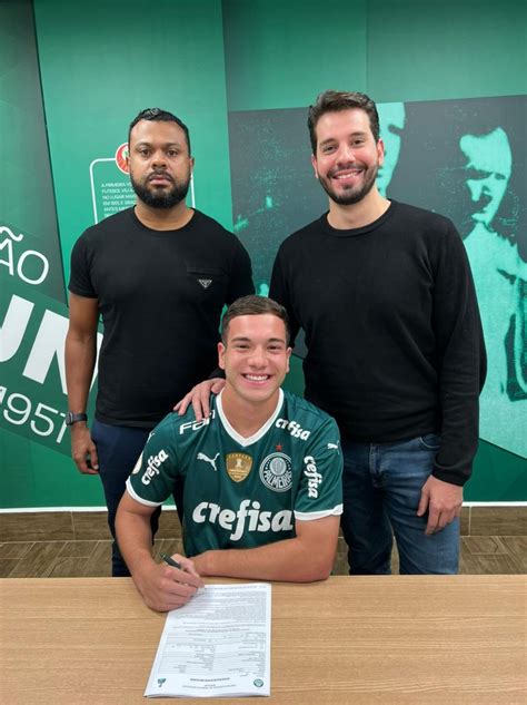 Palmeiras Renova Contratos De Naves E Fabinho Do Time Sub 20