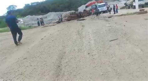 Carreta carregada de bois tomba na Serra de São Vicente Mato Grosso G1