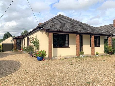 Romsey Road East Wellow Romsey Hampshire So51 3 Bed Bungalow For