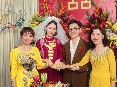 Chuyện tình chàng trai nghĩ mình màu tím bỗng yêu hot girl kém tuổi