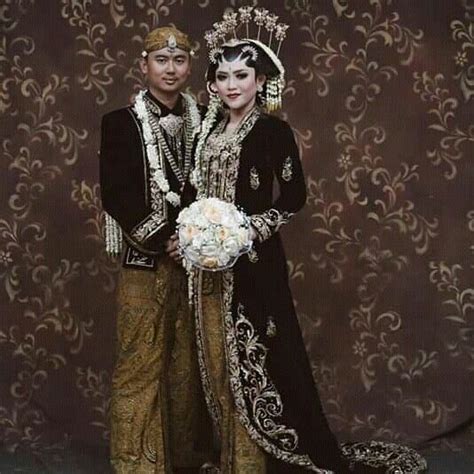 Pin By Warninah Ofik On Pengantin 2 Traditional Wedding Dresses