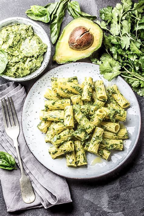 Vegan Avocado Pesto Pasta Deembeam