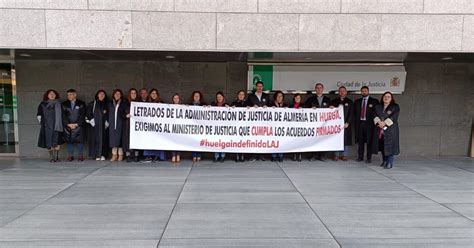 Los letrados de la Administración de Justicia acuerdan continuar la huelga