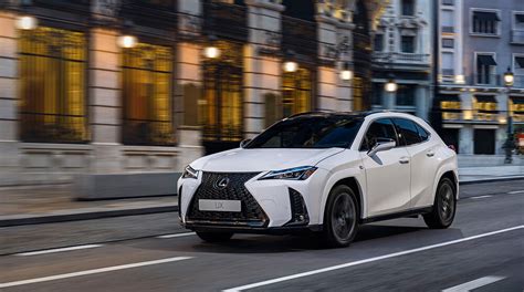 El Lexus Ux Híbrido Estrena Nuevas Pantallas Más Conectividad Y