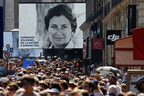 Simone Veil accueillie dans l émotion au Panthéon parmi les héros