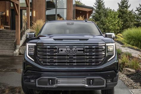 Updated 2022 GMC Sierra Adds Denali Ultimate, AT4X Trim Levels - Motor Illustrated