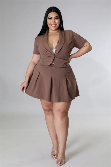 Pin By Daisy Me On Plus Size Short Dress Plus Size Short Dresses Curvy Women Outfits Curvy