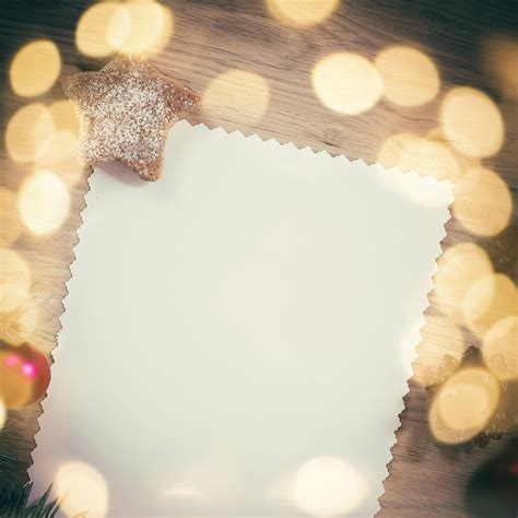 Tarjeta De Navidad En Blanco Y Adornos Sobre Fondo De Madera Foto Premium