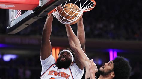 Knicks Dominate Cavs In Game 3 Take 2 1 Series Lead Newsday