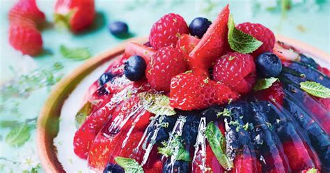 Recette de terrine de fruits rouges en gelée Marie Claire