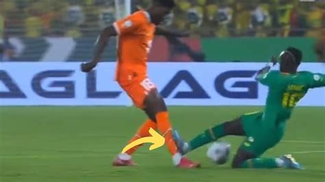 Var Ignore Sadio Mane Red Card Tackle On Ibrahim Sangar Vs Ivory Coast