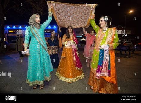 London Uk 29th January 2022 A Bride Halema Arrives To Her Rasm E