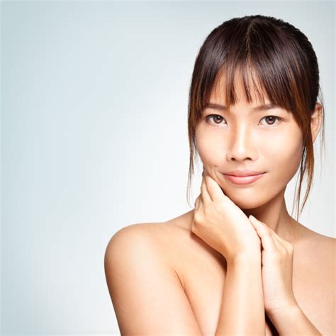 Raw Natural Beauty's Scoop on Mineral Makeup