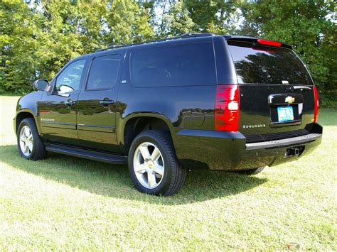 CHEVROLET SUBURBAN - Review and photos