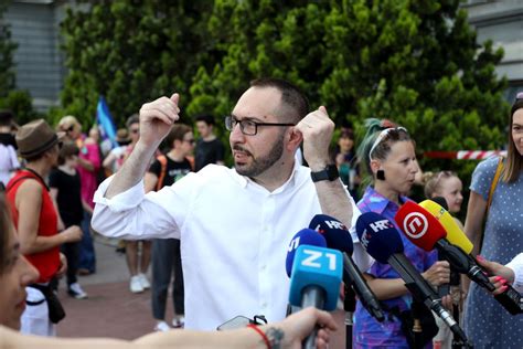 Slu Aj Intoksiciranog Djeteta Na Zagreba Kom Gay Prideu Grad Kao