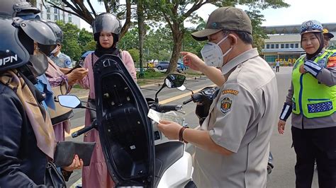 Petugas Uptd Pprd Satlantas Dan Jasa Raharja Gelar Razia Patuh Pajak