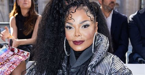 Janet Jackson Front Row au défilé Louis Vuitton Collection Femme Prêt