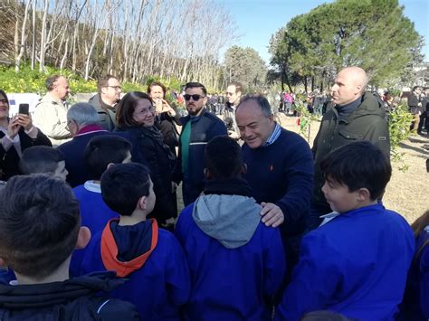 Fuscaldo Gratteri Inaugura Il Giardino Dei Giusti E Pianta L Ulivo A