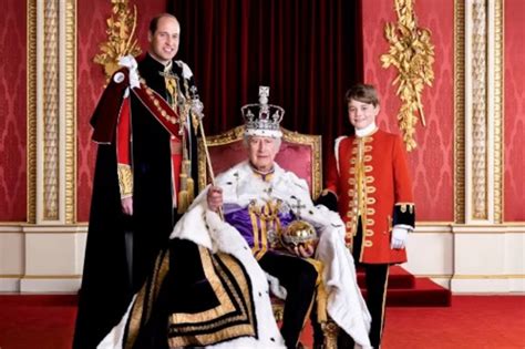 Charles Iii Buckingham D Voile Deux Nouvelles Photos Du Roi Et Ses