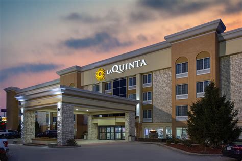 La Quinta Inn & Suites by Wyndham Effingham | Effingham, IL Hotels