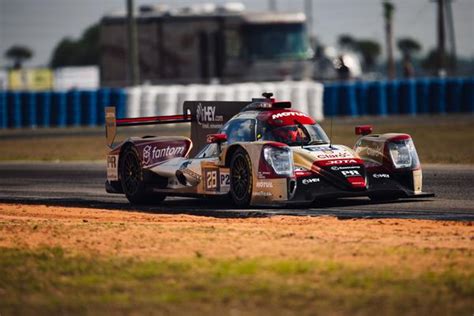 Pietro Fittipaldi é destaque nas 24 Horas de Le Mans após liderar na